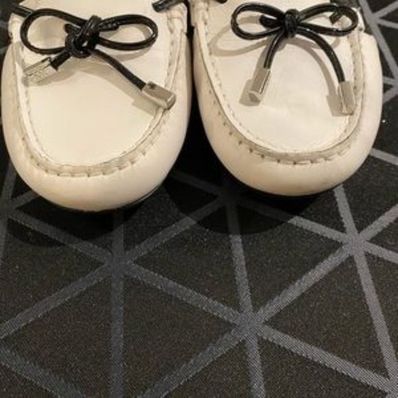 Michael KORS  black / white leather  moccasin - Picture 9 of 13